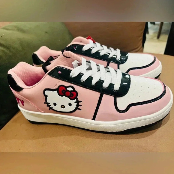 New hello kitty women’s sneakers size 8 NWT great for the hello kitty lovers - Picture 3 of 6